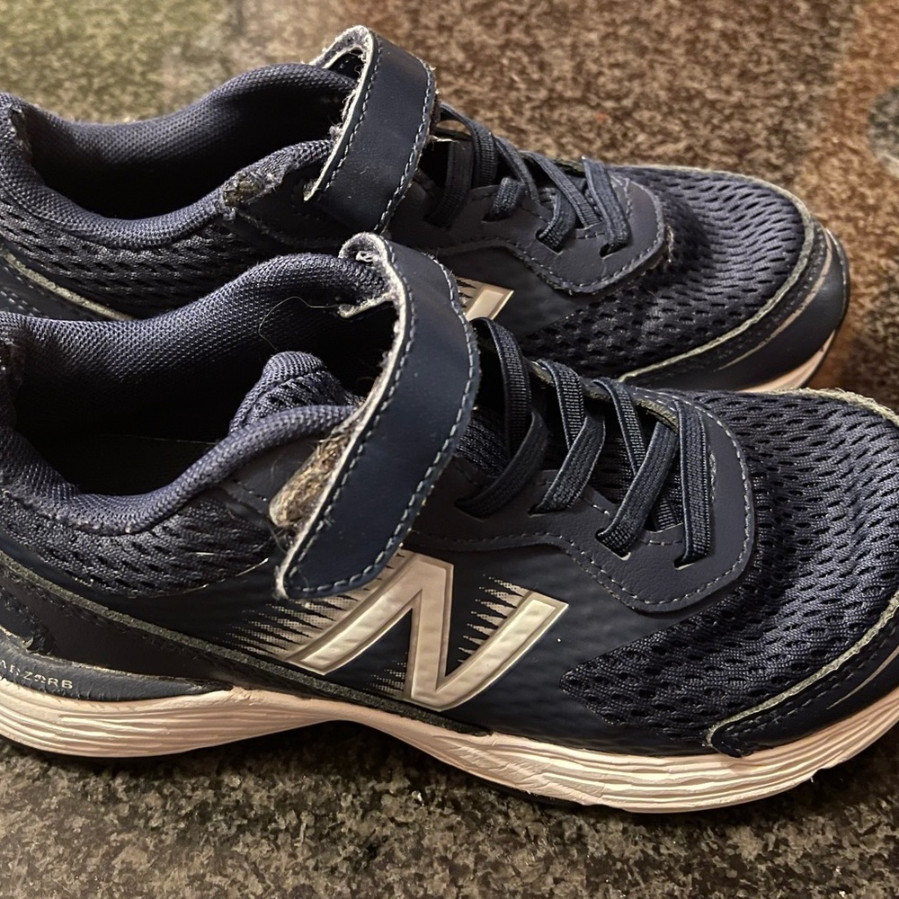 New Balance tennis shoes